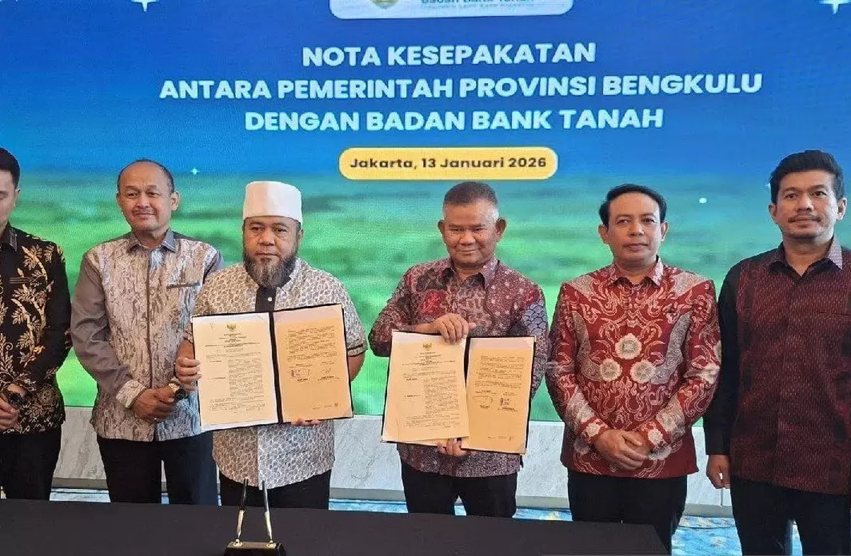 Pemprov Bengkulu melakukan MoU dengan Badan Bank Tanah untuk mengoptimalkan lahan eks HGU dalam rangka tingkatkan PAD dan Hilirisasi. Acara ini hadiri Wali Kota Bengkulu, Dedy Wahyudi.(Foto/Ist)