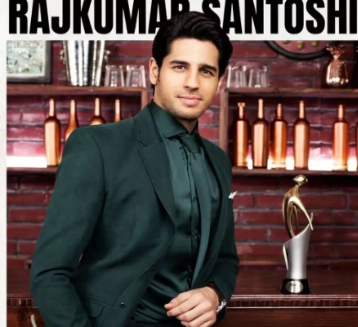 Kabar terbaru datang dari aktor tampan Sidharth Malhotra. Sidharth dikabarkan tengah mempersiapkan proyek film berikutnya yang mana bertema komedi aksi arahan sutradara Rajkumar Santoshi.  (tangkapan layar IG bollywoodfirstindonesia)