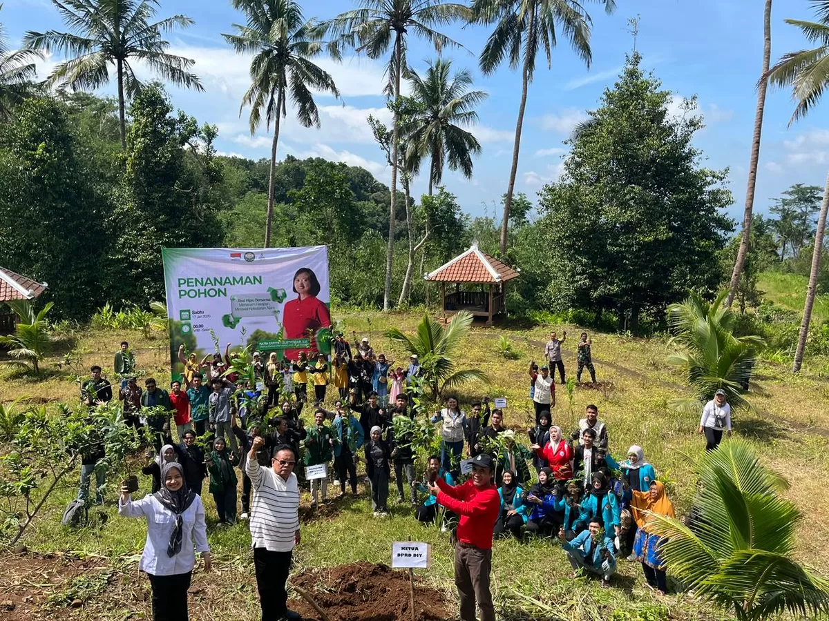 Yayasan Lima Lima bersama masyarakat dan mahasiswa lakukan penanaman 3000 pohon. (doc. Istimewa)  (ist)
