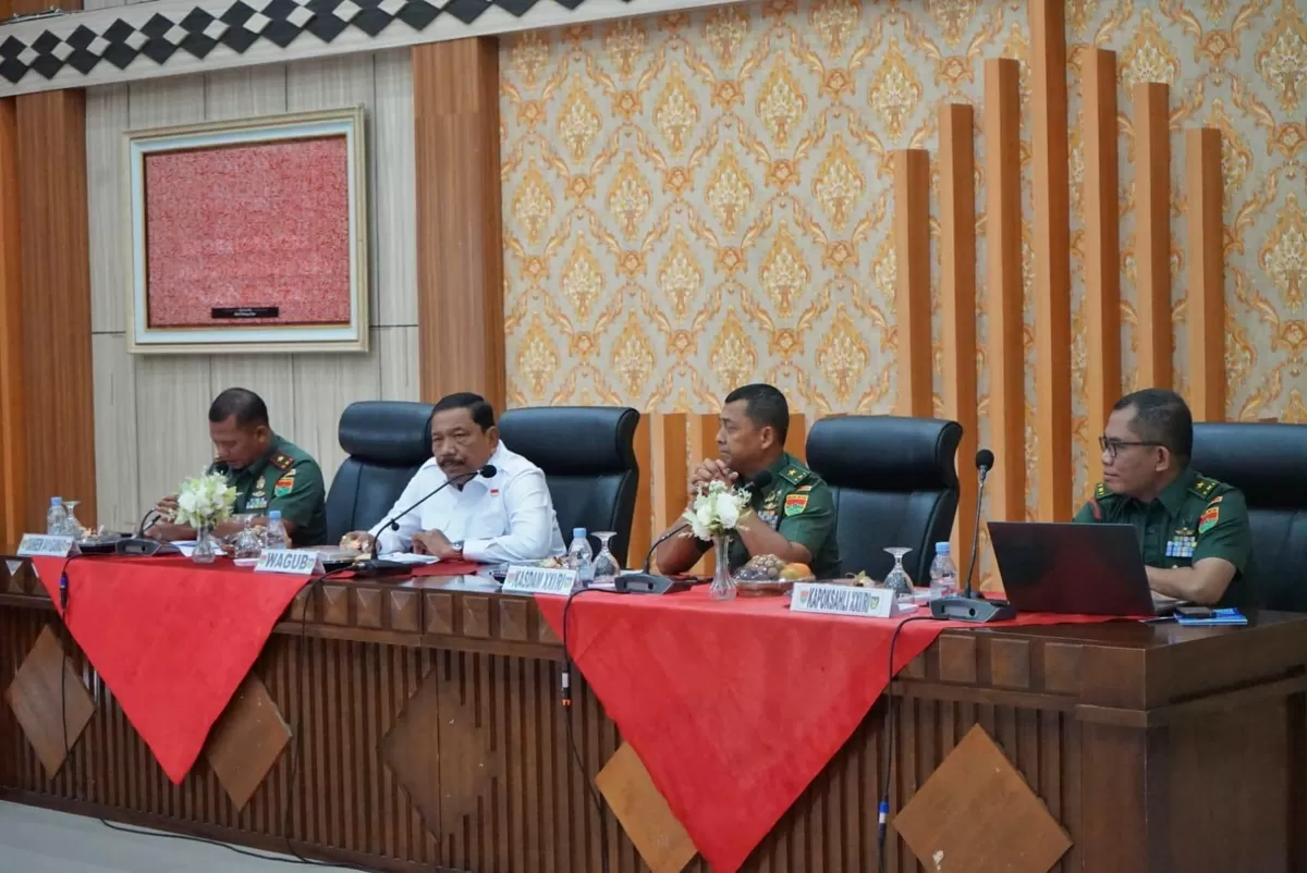 Wagub Bengkulu, Mian memimpin rapat koordinasi percepatan pembangunan gerai Koperasi Merah Putih (KMP) di wilayah ini.(Foto/Ist)