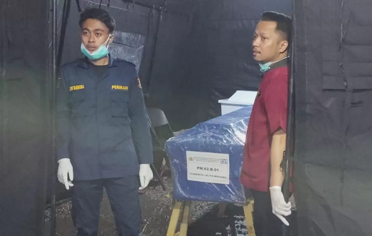 Jenazah Florencia Lolita Wibisono, (33 tahun),&nbsp;korban pesawat ATR 42-500, setelah menjalani pemeriksaan Tim Disaster Victim Identification (DVI) Biddokkes Polda Sulsel bersama Mabes Polri. (Ist)
