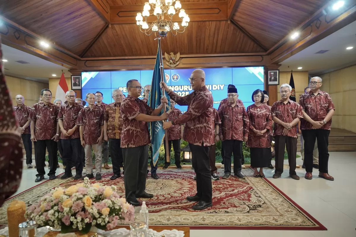 pelantikan pengurus Persatuan Wartawan Indonesia (PWI) DIY periode 2025&ndash;2030, Kamis (22/1), di Gedhong Pracimasana, Kompleks Kepatihan, Yogyakarta. (Doc. Humas Pemda DIY)