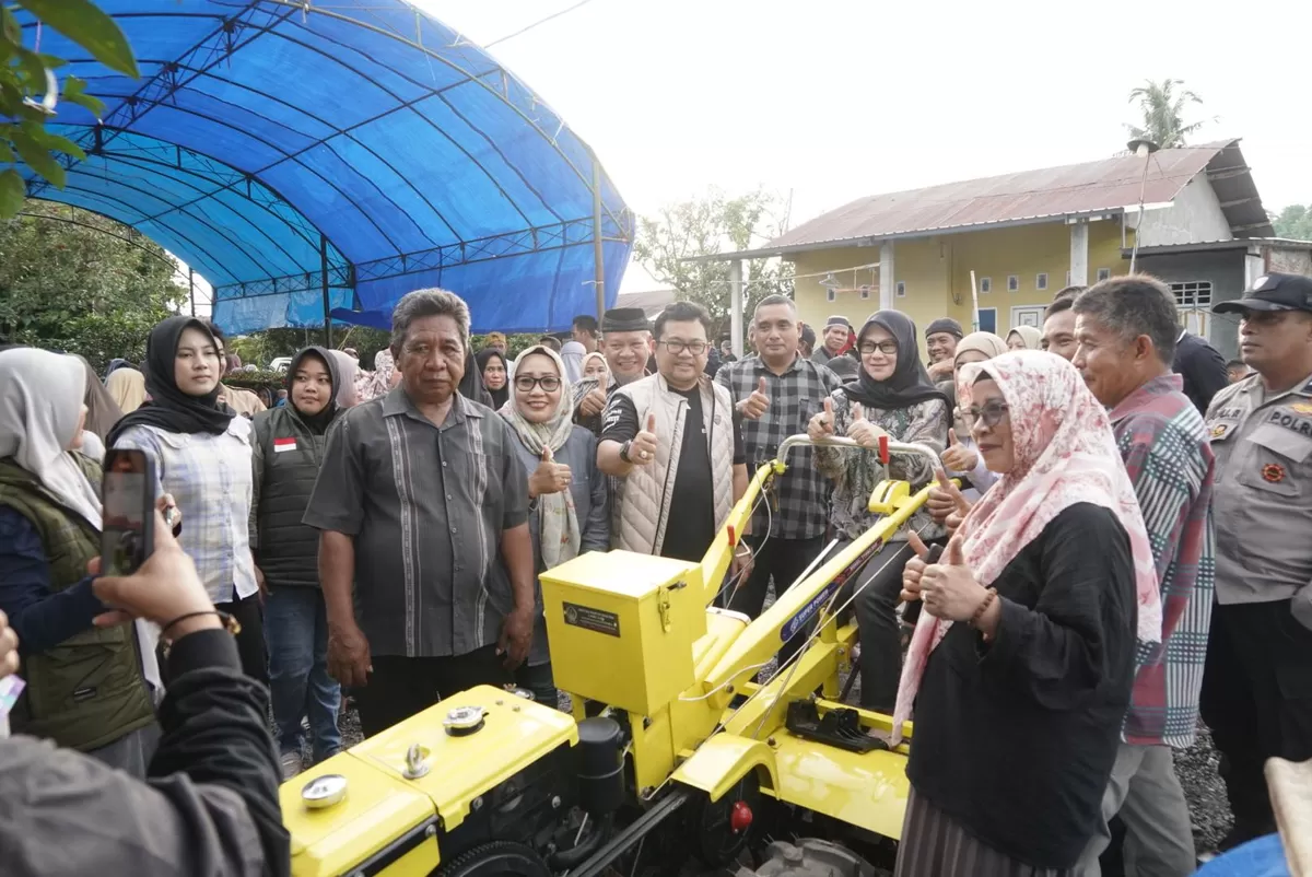 Alsintan dukungan dari Kementerian Pertanian (Kementan) RI disalurkan kepada petani di Dusun Bonto-bonto, Desa Romangloe, Kecamatan Bontomarannu, Sabtu (24/1).