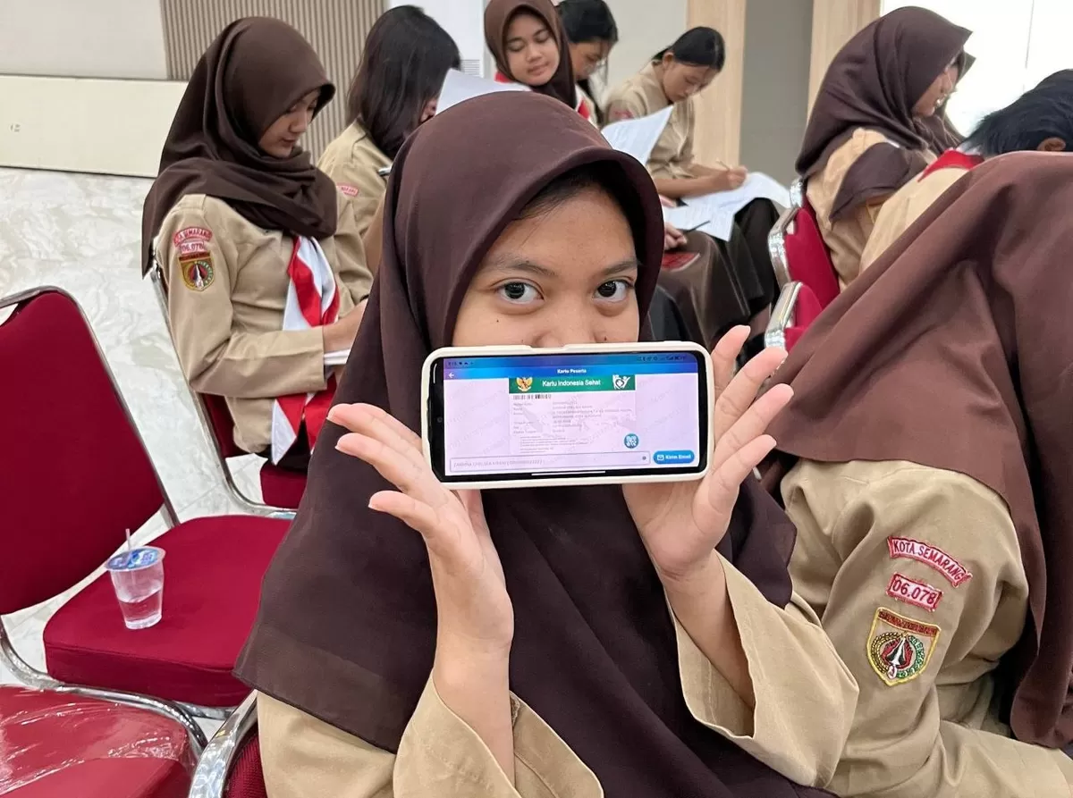 BPJS Kesehatan Cabang Semarang bersama Duta Muda JKN memberikan edukasi Program JKN dan penggunaan Aplikasi Mobile JKN kepada siswa SMA Negeri 4 Semarang melalui Edu Tour.