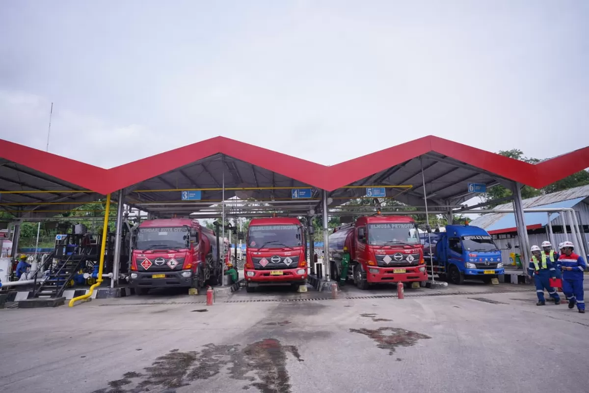 Pertamina dalam status standby operasional dan siap mendistribusikan BBM dan LPG secara menyeluruh ke Kabupaten Luwu, Luwu Timur, dan Luwu Utara segera setelah akses Jalan Trans Sulawesi terbuka. (Ist