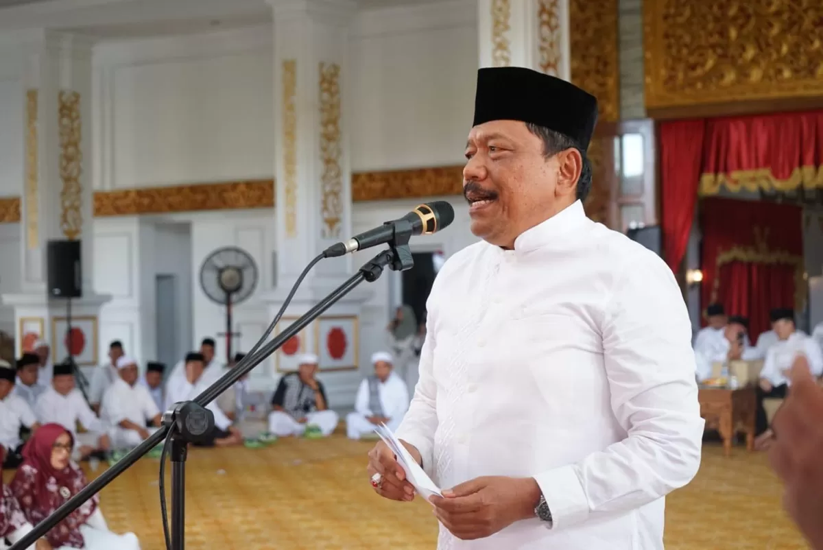 Wagub Bengkulu, Mian memberikan sambutan pada acara Tabligh Akbar dalam rangka memperingati Isra Miraj di Balai Raya Semarak Bengkulu dihadiri ribuan jemaah dari berbagai wilayah di Bengkulu.(Foto/Ist