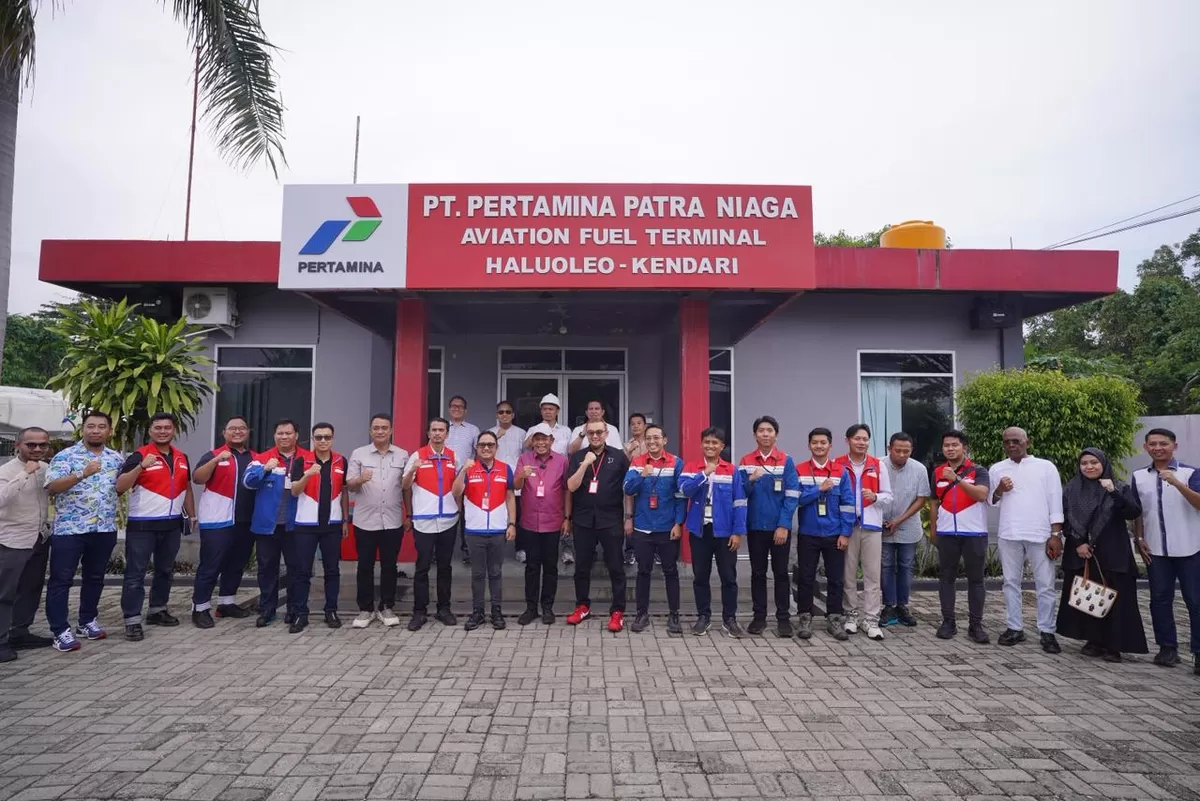 Wakil Gubernur (Wagub) Sulawesi Tenggara (Sultra), Ir. Hugua, M.Ling., meninjau fasilitas Pertamina Patra Niaga Regional Sulawesi di Aviation Fuel Terminal (AFT) Haluole. (Ist)