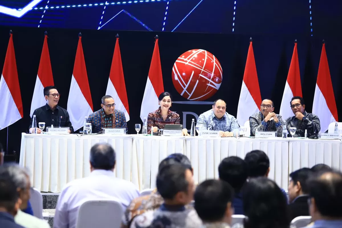 Pejabat OJK, BEI, dan pemangku kepentingan pasar modal saat Dialog Pasar Modal di Bursa Efek Indonesia, Jakarta, menegaskan komitmen percepatan reformasi demi pasar yang transparan dan berdaya saing.