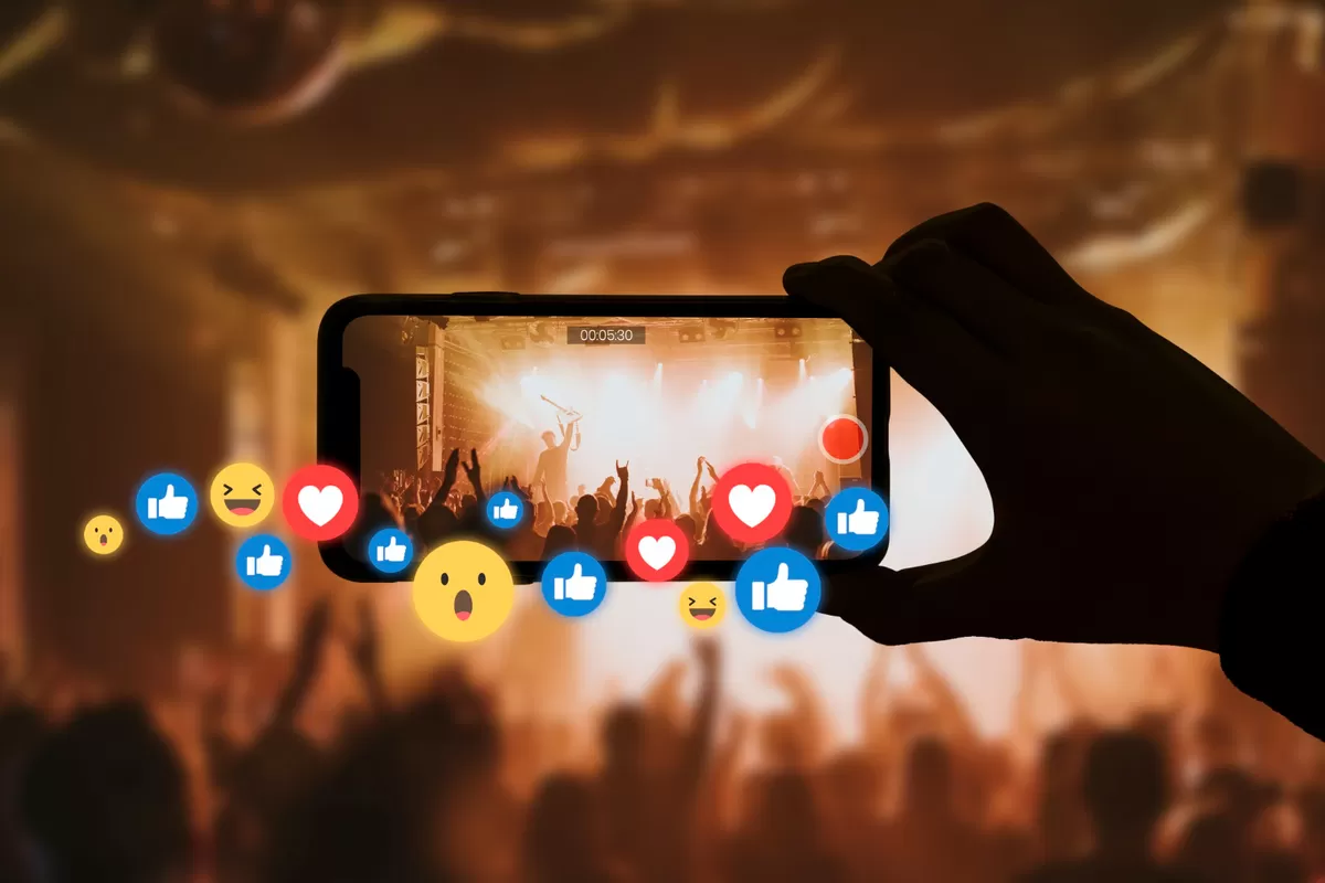 pergeseran perilaku sosial masyarakat, berlomba viral di era digital (doc. Humas UGM)