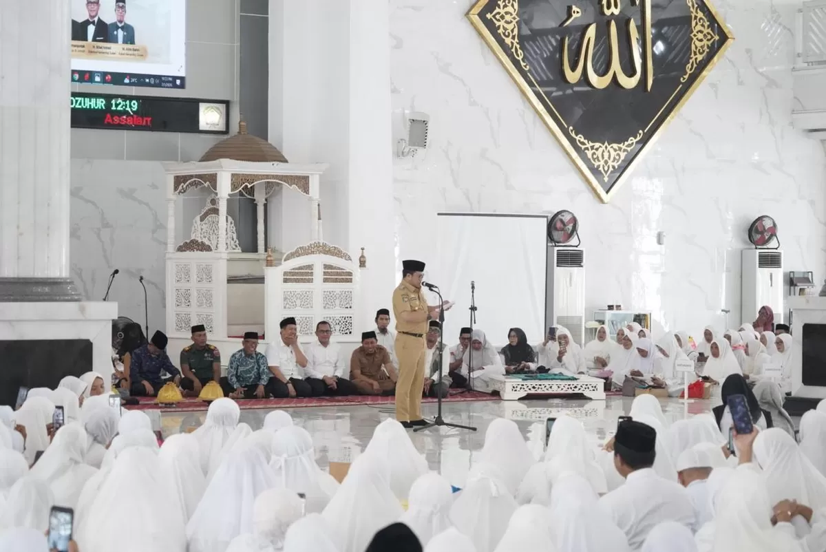 Wakil Bupati Gowa, Darmawangsyah&nbsp;Muin ketika membuka Bimbingan Manasik Jamaah Calon Haji (JCH) Terintegrasi Tingkat Kabupaten Gowa Tahun 1447 H / 2026 M di Masjid Agung Syekh Yusuf, Senin (2/2). (Ist)