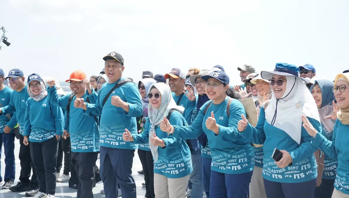 Para Patriot ITS saat mengikuti kegiatan character building di atas kapal perang KRI Surabaya - 591. (Ist).