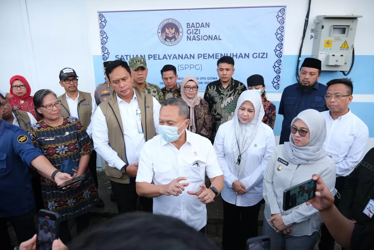 Menko Bidang Pangan, Zulkifli Hasan hadir di Kabupaten Gowa, Jumat (06/02/2026), meninjau salah satu SPPG untuk memastikan pelaksanaan MBG berjalan baik. (Ist)