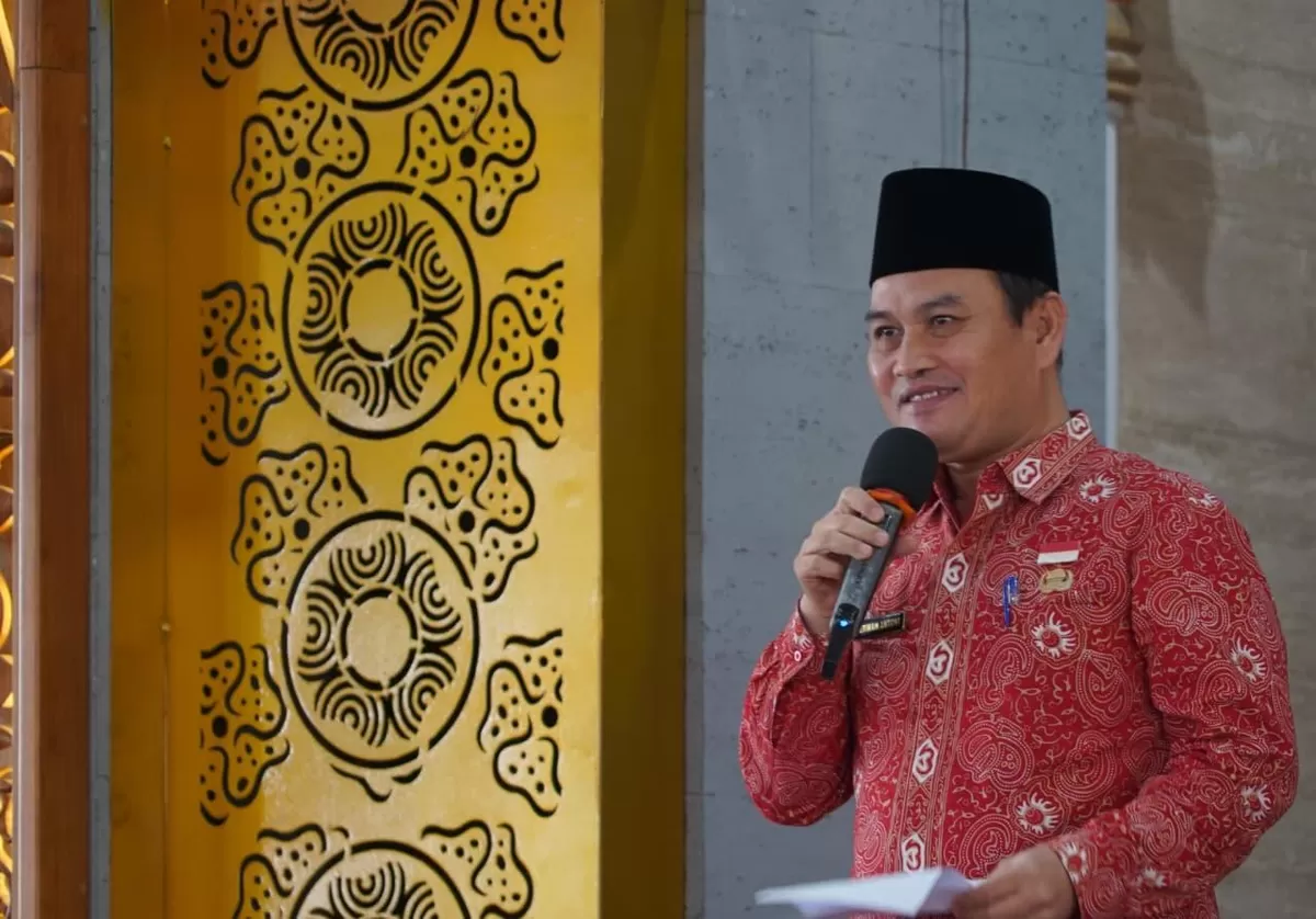 Sekda Bengkulu, Herwan Antoni memberikan pengarahan pelaksanaan retret ASN Pemprov Bengkulu pada bulan Ramadan 1447 Hijriyah.(Foto/Ist)     