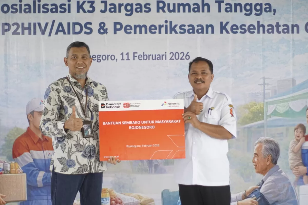 PGN memberikan edukasi keselamatan penggunaan jaringan gas rumah tangga sekaligus layanan cek kesehatan gratis kepada warga Desa Bandungrejo dalam kegiatan &ldquo;PGN Care&rdquo; di Bojonegoro.