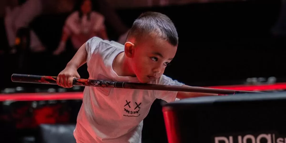 Mengintip perjalanan kompetisi Fajar Alamri, bocah 5 tahun yang ikut turnamen biliar Carabao Junior Open 2026. (Instagram.com/@carabaointernationalopen)