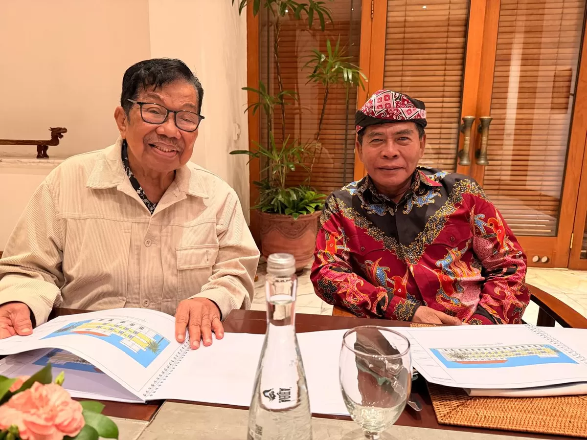 H.M. Aksa Mahmud (kiri) dan Gubernur Provinsi Kalimantan Utara (Kaltara) Dr. H. Zainal Arifin Paliwang, SH, M.Hum, menggelar pertemuan strategis pada Minggu (15/2/2026) malam.