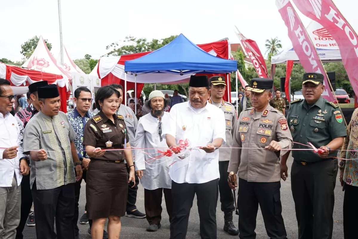Wakil Gubernur Bengkulu, Mian didampingi anggota Forkopimda Bengkulu meresmikan Kampung Ramadan di Balai Buntar, Kota Bengkulu.(Foto/Ist) 