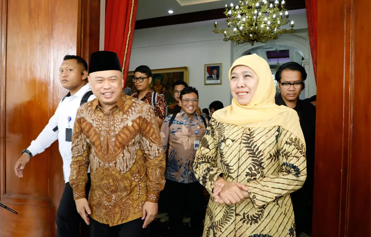 Menteri Perhubungan  Dudy Purwagandhi bersama Gubernur Jatim Khofifah Indar Parawansa, seusai rapat kesiapan angkutan Lebaran  di Gedung Negara Grahadi, Surabaya. (Ist)