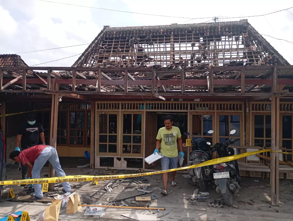 Salah satu rumah rusak akibat ledakan petasan ilegal di Grobogan.  (Polda Jateng)
