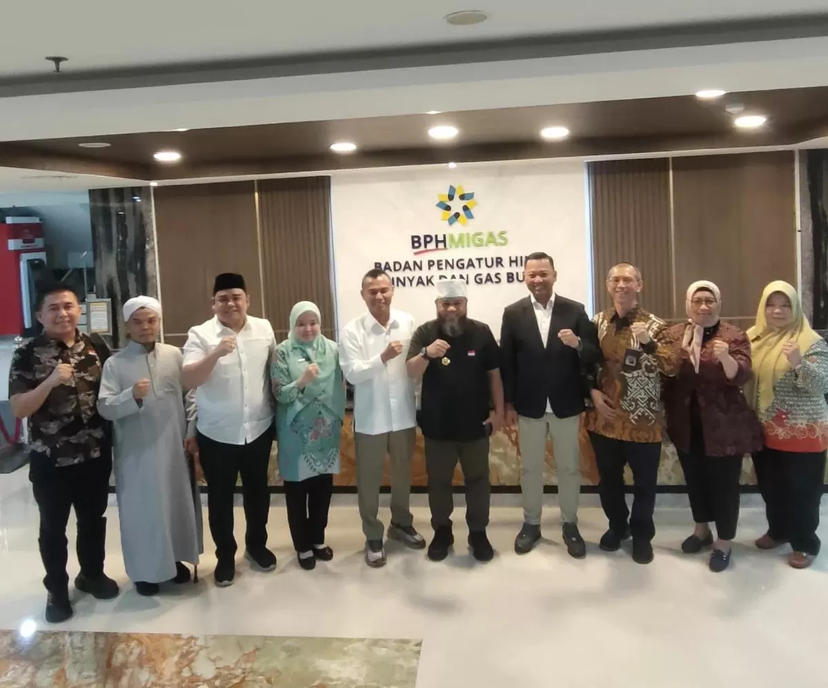 Gubernur Bengkulu, Helmi Hasan foto bersama ketika berkunjung ke Kantor BPH Migas, Selasa 24 Februari 2026.(Foto/Ist)  