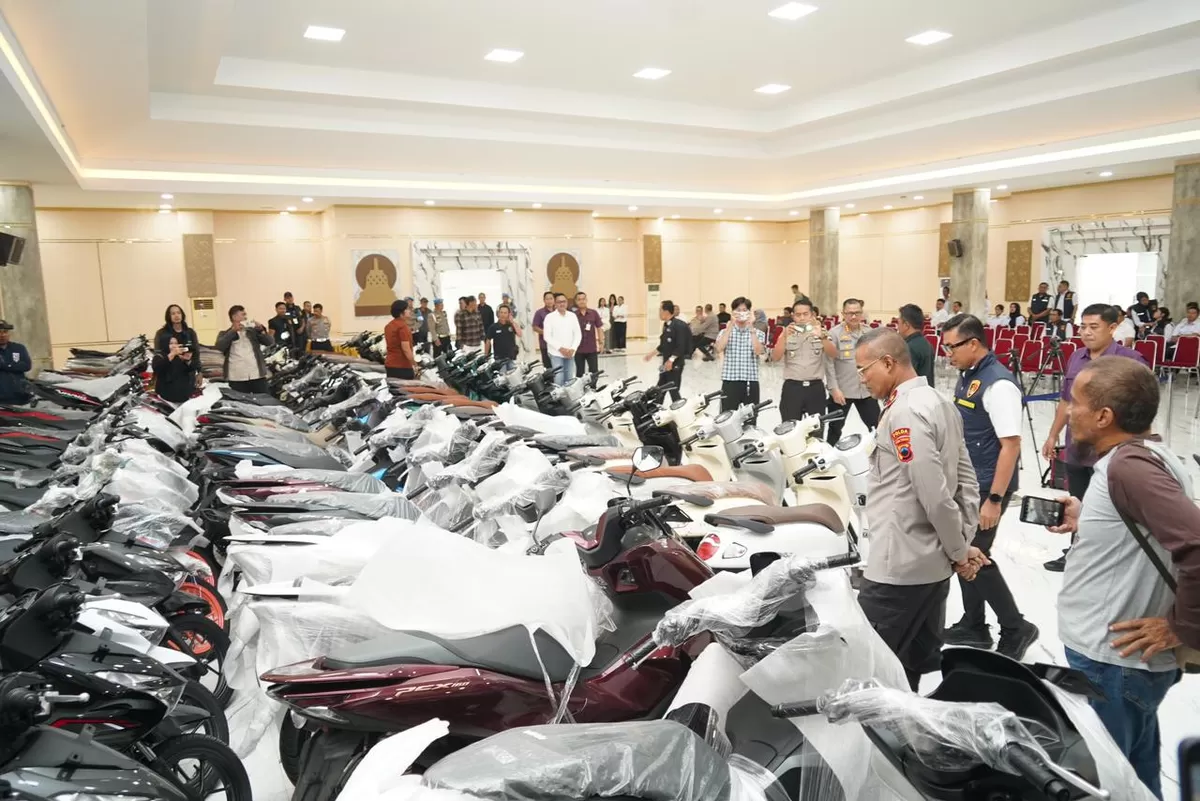 Puluhan sepeda motor bodong hasil kejahatan kredit fiktif yang diamankan polisi.