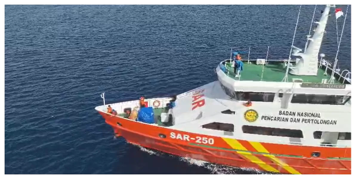 Tim SAR Gabungan melakukan penyisiran laut menggunakan kapal dan peralatan sonar dalam operasi pencarian WNA Spanyol di perairan Labuan Bajo Nusa Tenggara Timur. 