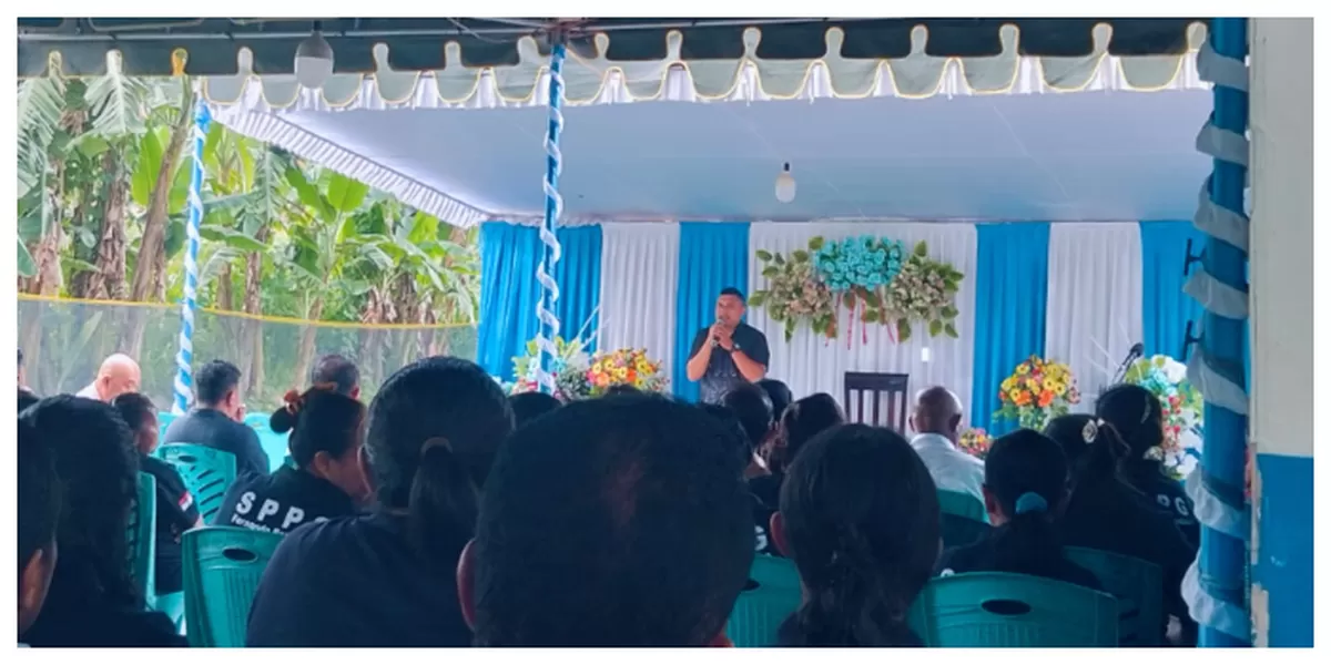 Peresmian dan pemberkatan Dapur Makan Bergizi Gratis di Desa Waiwadan disaksikan tokoh masyarakat, relawan, dan pemerintah setempat, Senin (5/1/2026).  (Foto Elen Labina)