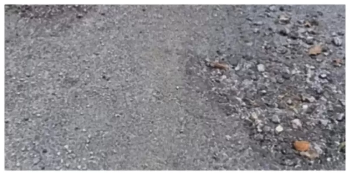 Kondisi lapisan aspal proyek jalan Watu Ata&ndash;Tanah Bakok di Golo Tolang tampak pecah, mengelupas, dan tidak merata hasil pantauan Selasa 6/1/2026 reportasentt.com Manggarai Timur. (Foto/Acong Harson)