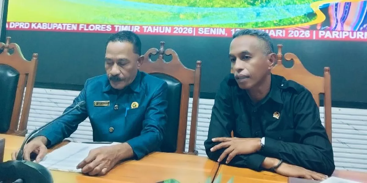 Ketua dan pimpinan DPRD Flores Timur menyampaikan keterangan pers usai sidang paripurna terkait prioritas pembahasan tiga ranperda tahun 2026. (Foto/ Reportase NTT )