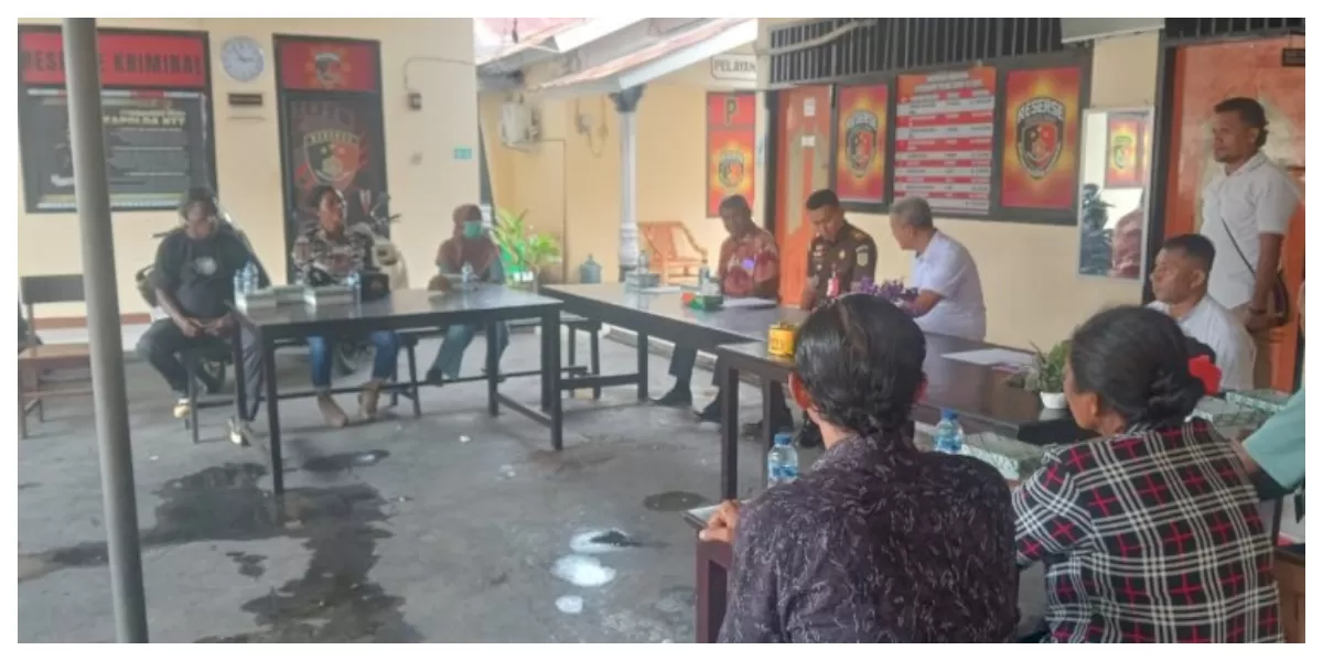 Proses rekontruksi di Polres Sikka. (Foto TBN Polres Sikka)