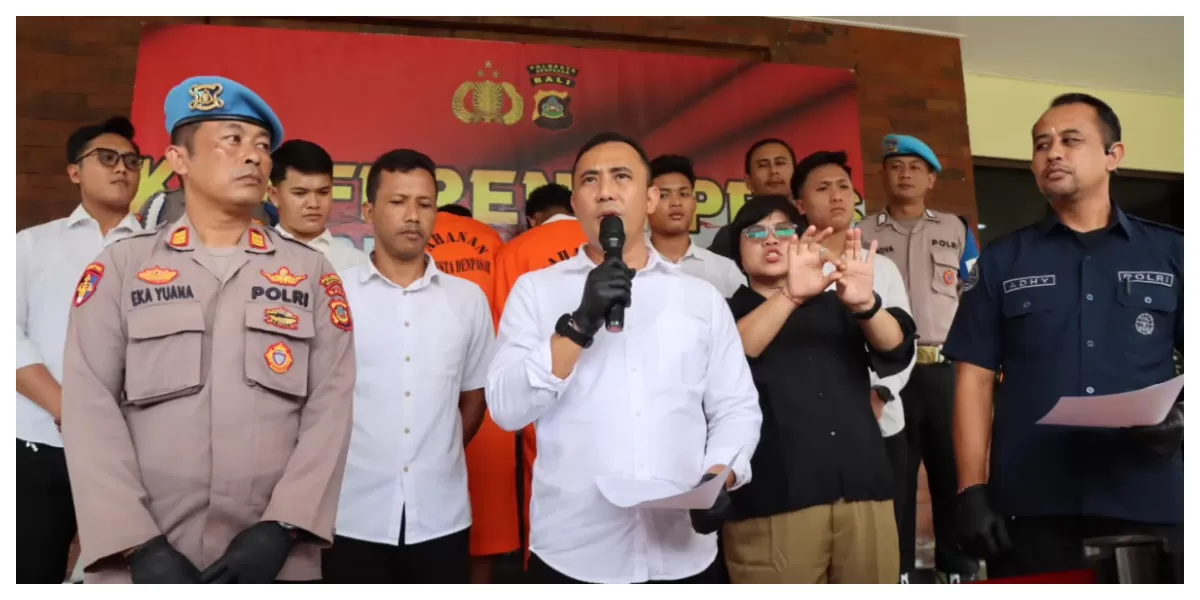 Petugas kepolisian Polresta Denpasar mengamankan dua pelaku pencurian handphone yang mengintai toko selama tiga hari sebelum beraksi pada dini hari. (Foto TBN Polresta Denpasar)