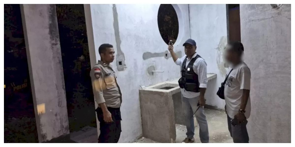 Petugas Polsek Maulafa melakukan olah TKP  kasus pencurian kabel listrik di Kupang. (Foto TBN Polresta Kupang Kota)