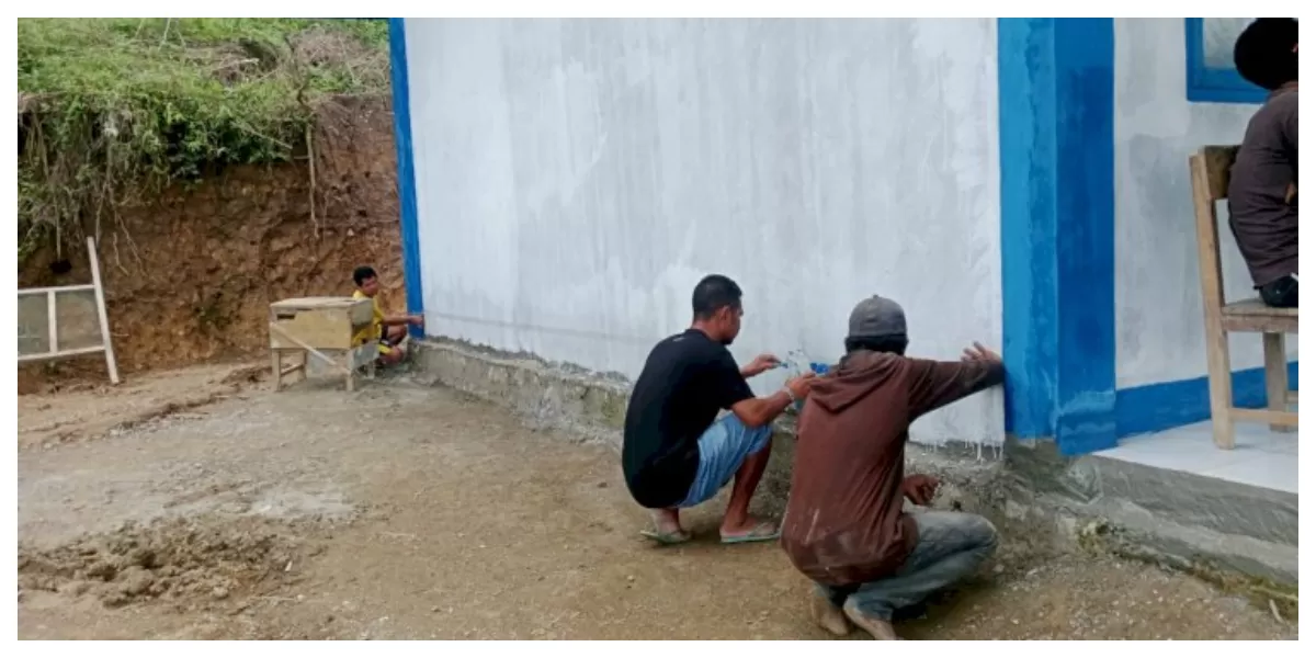Kondisi terbaru bangunan SD Negeri Reweng di Kecamatan Elar, Manggarai Timur, setelah menjalani renovasi dan pembangunan ruang kelas oleh pemerintah daerah. (Foto TBN Polda NTT)
