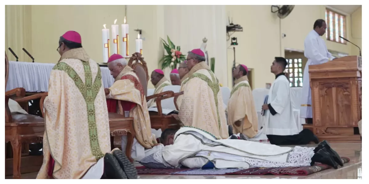 Tahbisan Episkopal Mgr. Yohanes Hans Monteiro sebagai Uskup Larantuka berlangsung khidmat di Katedral Larantuka, Rabu (11/2/2026), dihadiri ribuan umat. (Foto/ Komsos Larantuka)