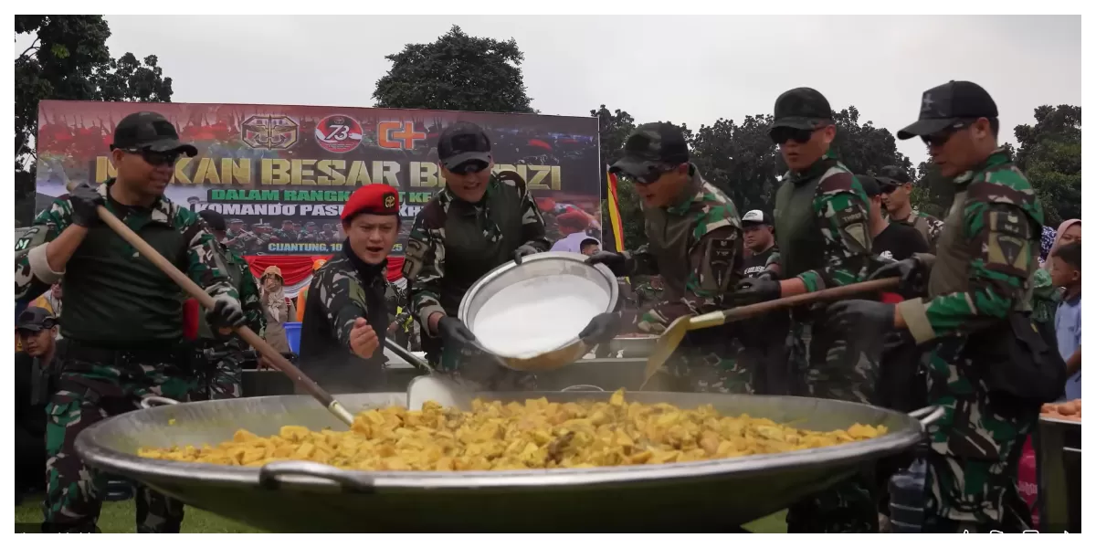 Bobon Sanoso bersama anggota Kopasus dalam acara Masak Besar. Video ini saat ditayang di youtube @bobon santoso dengan judul "sehari menjadi kopassus, hampir gagal masak besar!