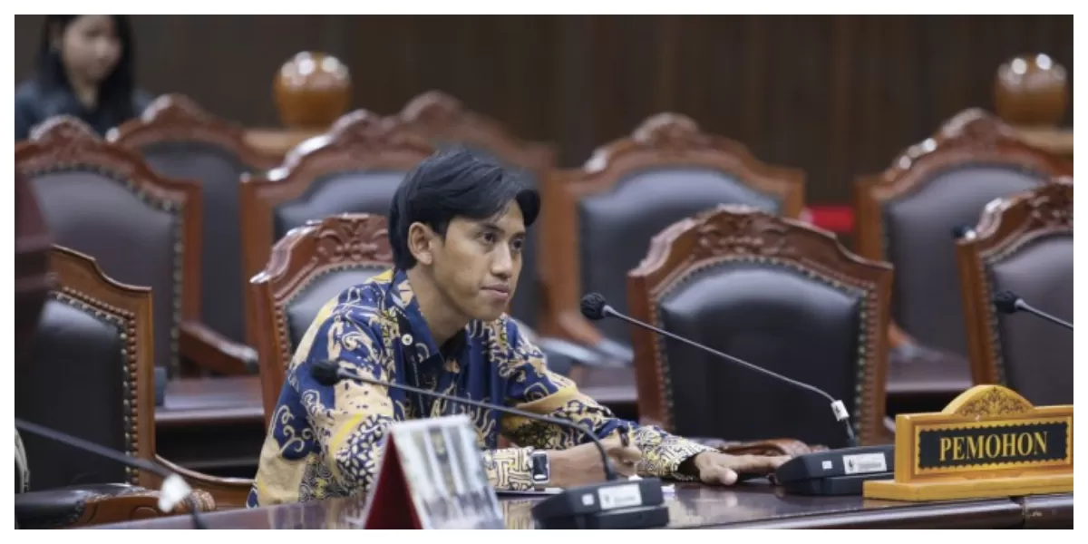 Suasana sidang uji materi UU APBN 2026 di Mahkamah Konstitusi, Kamis (12/2/2026), saat guru honorer menyampaikan dalil kerugian konstitusionalnya. (Foto/ MK)