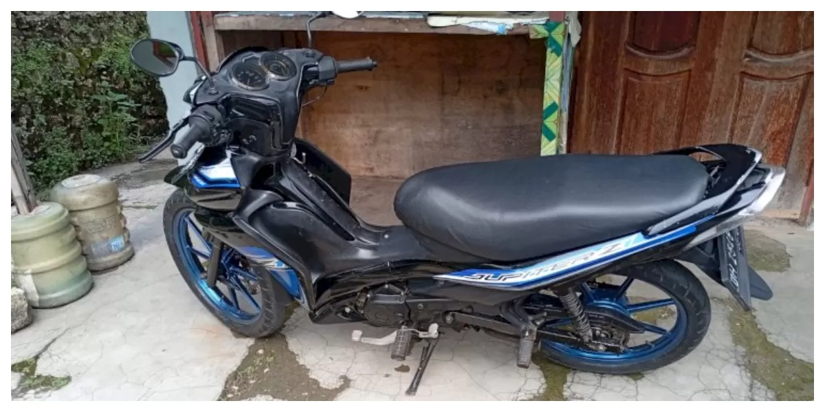 Inilah sepeda motor Yamaha Jupiter Z yang terparkir dua hari tanpa pemilik di Kelurahan Fatufeto, Kota Kupang. (Foto TBN Polresta Kupang Kota)