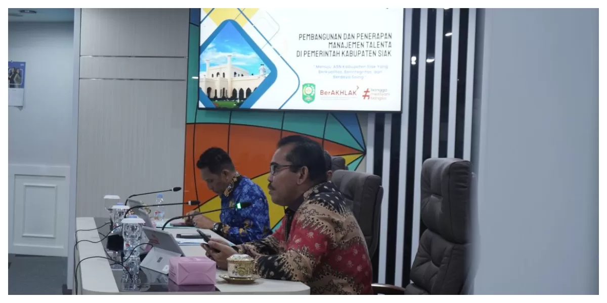 Wakil Kepala BKN Suharmen bersama pejabat tiga daerah saat ekspose kesiapan penerapan SIMATA di Kantor BKN Pusat, Jakarta, Kamis (12/2/2026). (Foto/https://www.bkn.go.id/)