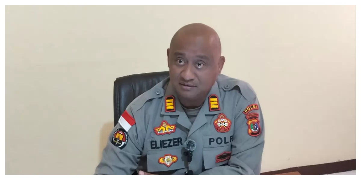 Kasi Humas Polres Flores Timur AKP Eliezer A. Kalelado saat memberikan keterangan pers terkait perkembangan kasus dugaan pelecehan seksual di Mapolres. (Foto/ Elen Labina)