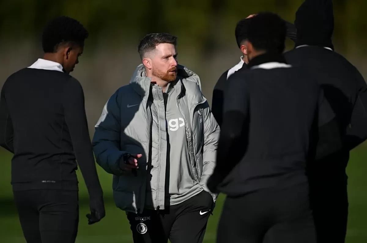 Calum McFarlane, pelatih sementara Chelsea bersama pemainnya (Chelsea FC)