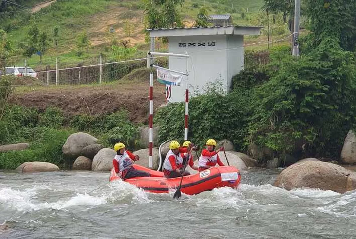 Tim Arung Jeram Indonesia saat berlaga di IRF World Championship 2025, Desember lalu. Indonesia menjadi tim kedua terbaik di kejuaraan dunia edisi ini. (FAJI)
