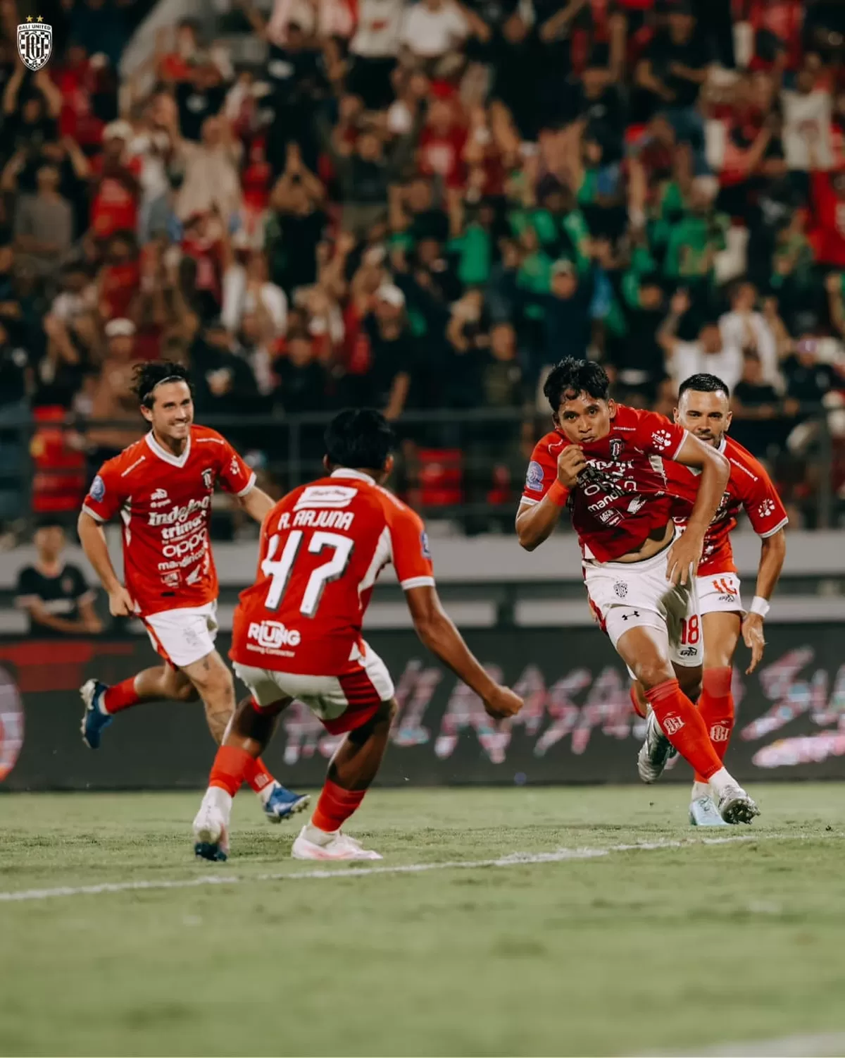 Kadek Agung melakukan selebrasi usai cetak gol ke gawang Arema FC (Bali United)