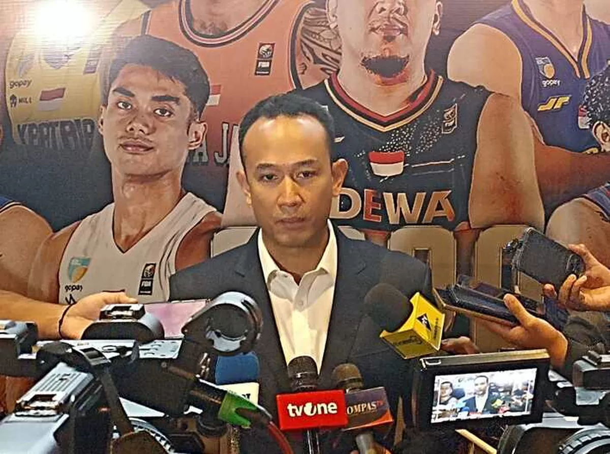 Direktur Indonesia Basketball League (IBL) Junas Miradiarsyah saat memberikan keterangan di Jakarta, Selasa, 6 Januari 2026, terkait musim baru IBL 2026 yang akan mulai bergulir 10 Januari mendatang. (ISTIMEWA)