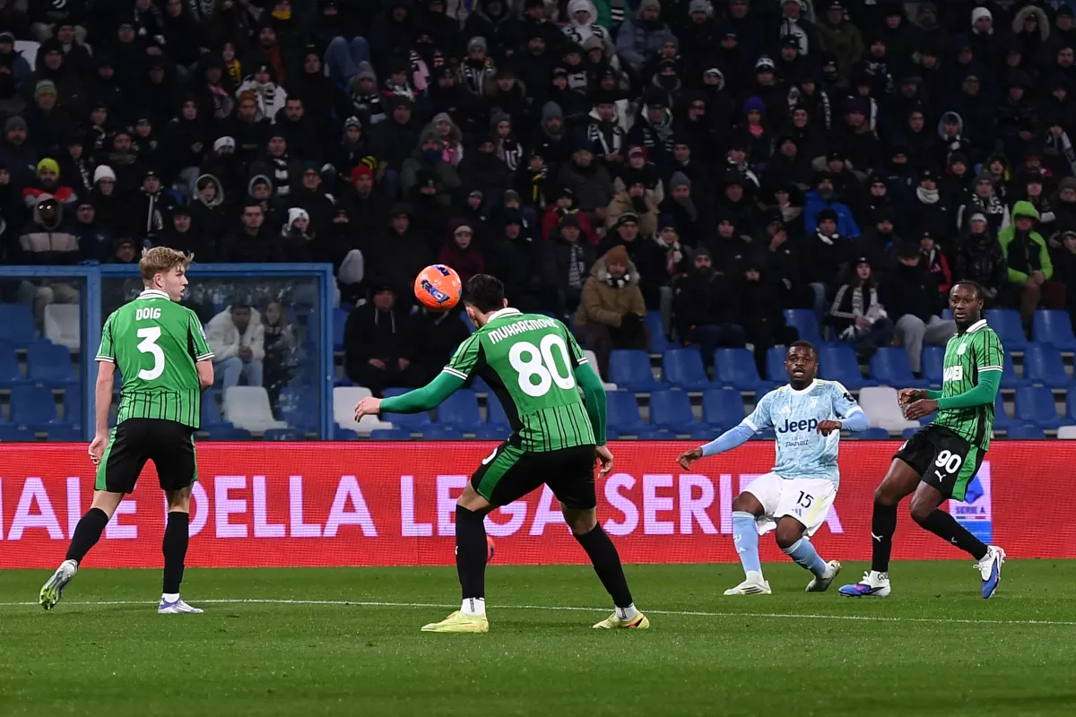 Gol bunuh diri bek Tarik Muharemovic, tandem Jay Idzes.