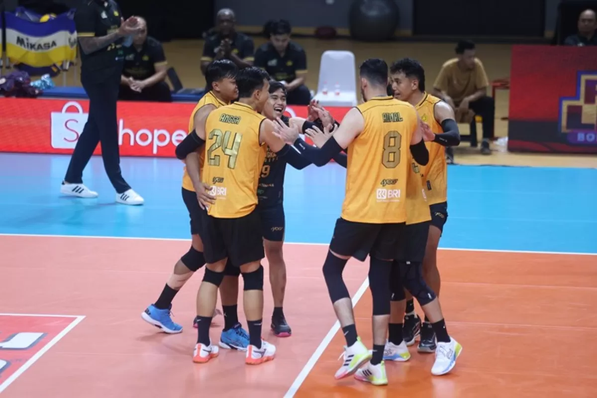 Para pemain Jakarta Bhayangkara Presisi melakukan celebrasi usai petik kemenangan atas Medan Falcons Tirta Bhagasi 3-0, 8 Januari 2026. (PBVSI)