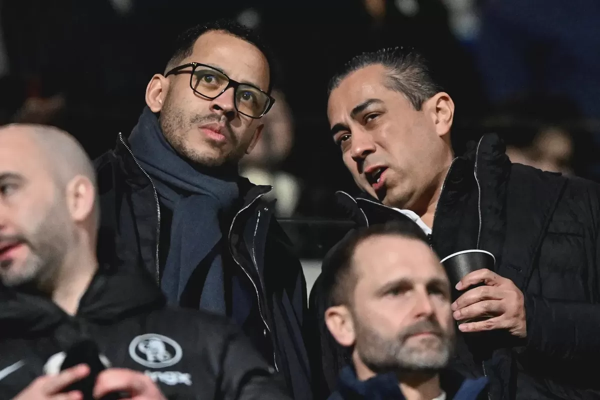 Pelatih baru Liam Rosenior menyaksikan kekalahan Chelsea dari Fulham.