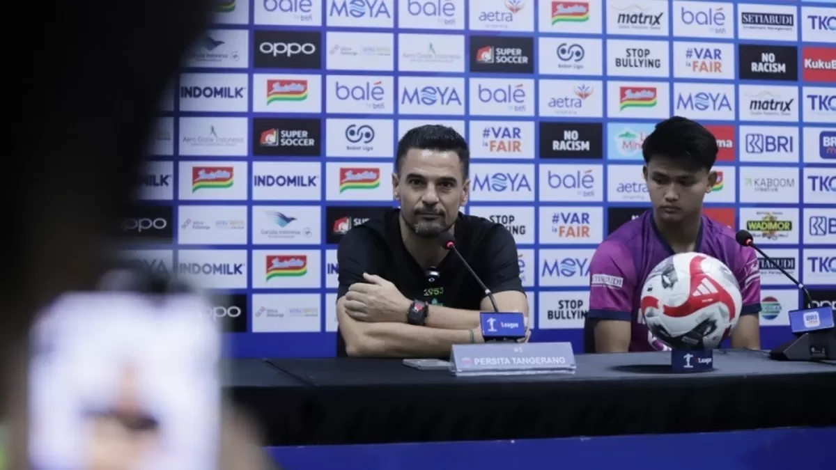 Pelatih Persita Carlos Pena dan Hokky Caraka saat konferensi pers jelang laga Persita vs Borneo FC di pekan ke-17 Super League (I League)