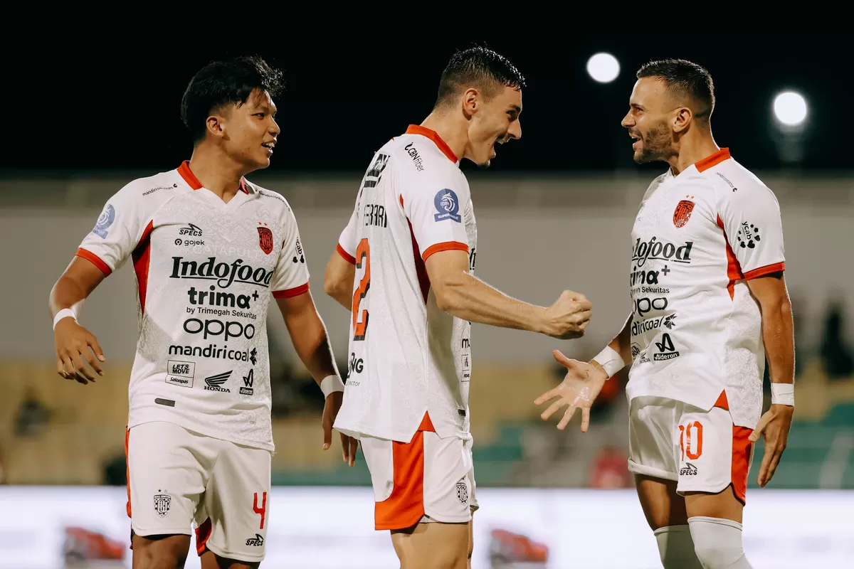 Selebrasi pemain Bali United usai bobol gawang PSM. (Bali United)