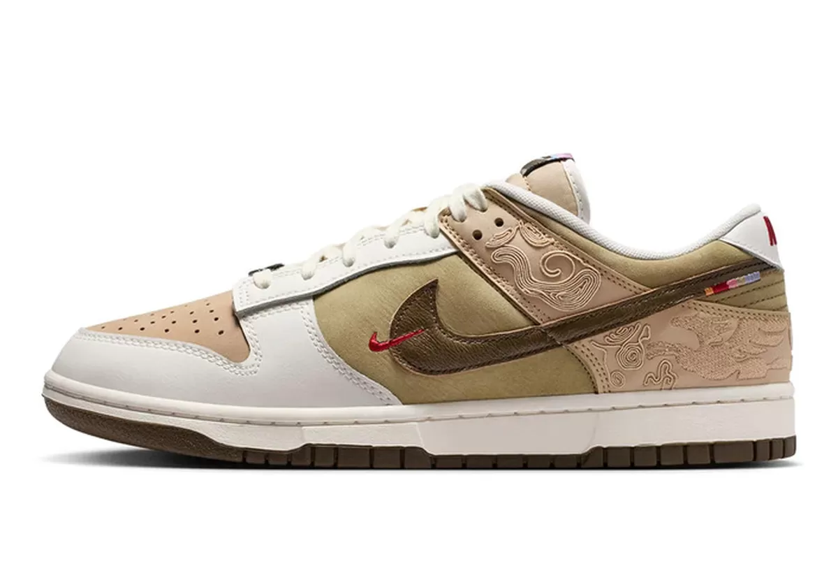Nike Low Dunk edisi khusus menyambut Tahun Baru Imlek 2026 akan dikeluarkan oleh NIKE. Meski perayaan Tahun Baru Cina pada Februari mendatang.  (sneakernews)