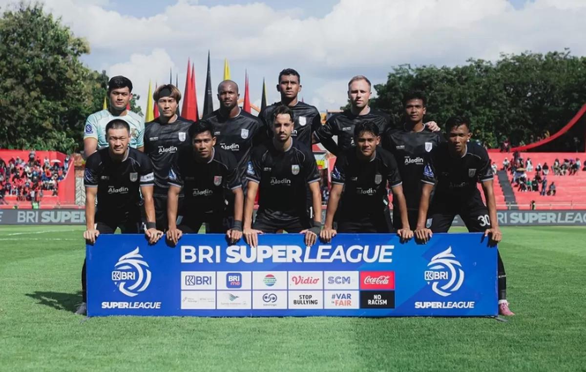 Skuat Persis Solo di pekan ke-17 Super League 2025-26 saat mengahdapi Semen Padang FC (Persis Solo)